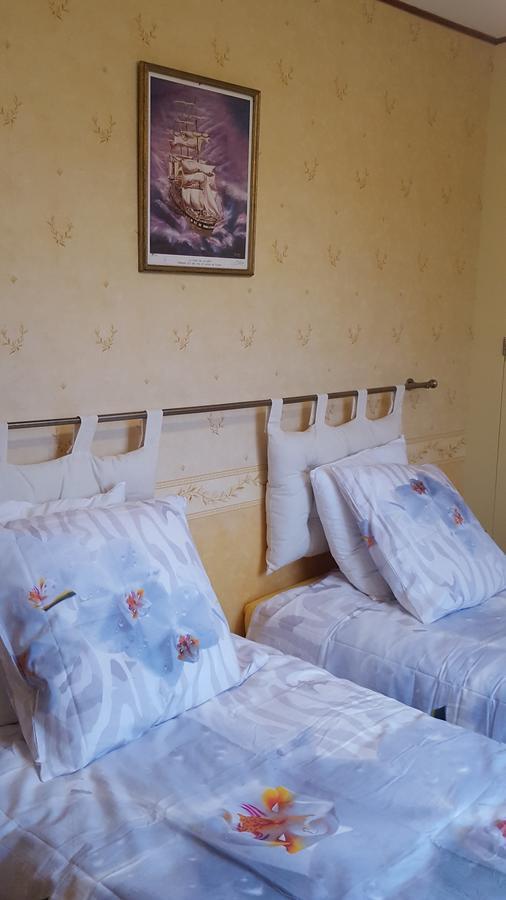 Camden House Bed & Breakfast Aubry-le-Panthou Екстериор снимка