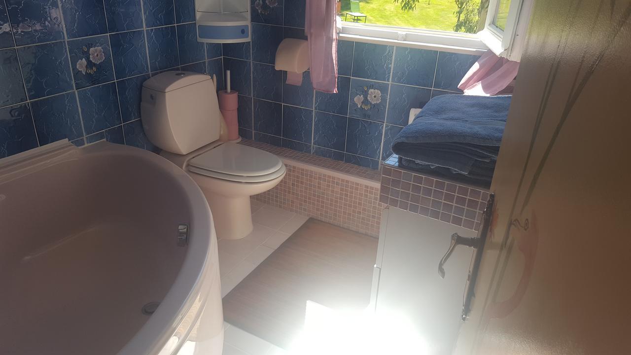 Camden House Bed & Breakfast Aubry-le-Panthou Екстериор снимка